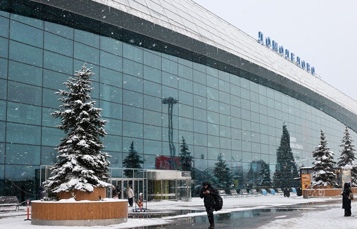 Столичные аэропорты за сутки обслужили более 1 тыс. рейсов в условиях снегопада