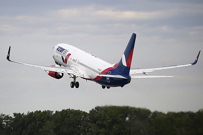 Ространснадзор начал проверку авиакомпании AZUR air