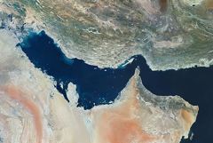 СМИ в Иране сообщили, что Тегеран перекрыл Ормузский пролив