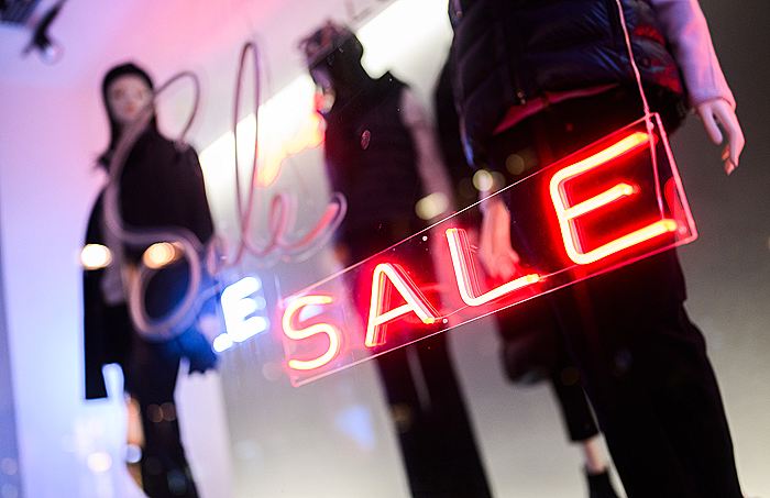 Вступил в силу закон о предоставлении на вывесках и указателях информации на русском языке