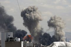 США и Израиль наносят удары по военным объектам и официальным учреждениям в Тегеране