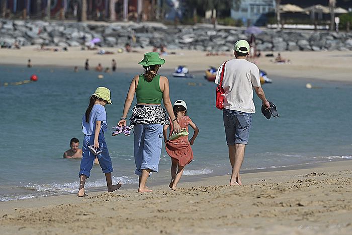 Власти Абу-Даби и Рас-эль-Хаймы оплатят номера туристам, чьи рейсы отменены