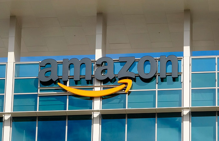 Работа облачного сервиса Amazon на Ближнем Востоке нарушена из-за попадания "объектов" в ЦОД в ОАЭ