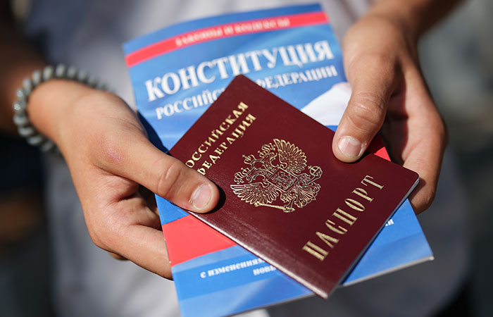 Иностранец с непогашенной судимостью не сможет приобрести гражданство России