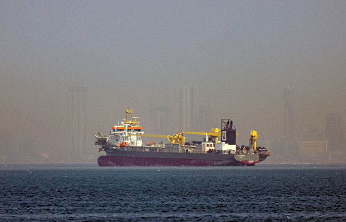 Bloomberg узнал, что Китай вынуждает Иран сохранить открытым Ормузский пролив