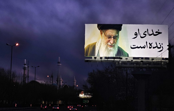 Израиль начал новую волну ударов по Ирану