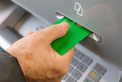 Набиуллина ожидает, что ограничение по числу банковских карт на клиента вступит в силу через год