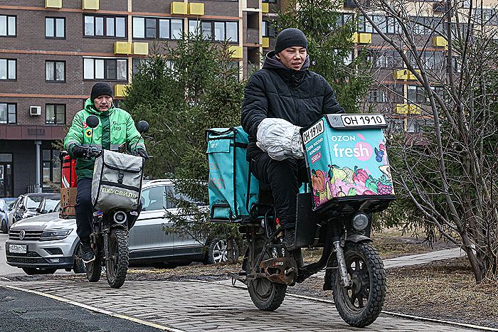 Путин поручил оценить целесообразность ограничений на езду по тротуарам электровелосипедов