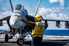 США нанесли удар по иранскому кораблю-носителю дронов