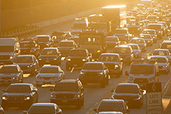 В США розничная цена бензина достигла $3,32 за галлон, максимума с 2024 г.