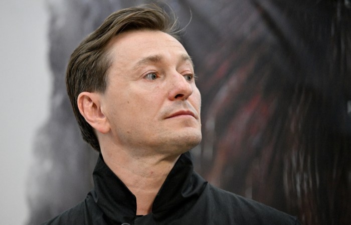 Безруков заявил, что во МХАТ им. Горького не стоит ждать молниеносных изменений