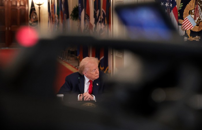 Трамп угрожает Ирану мощным ударом