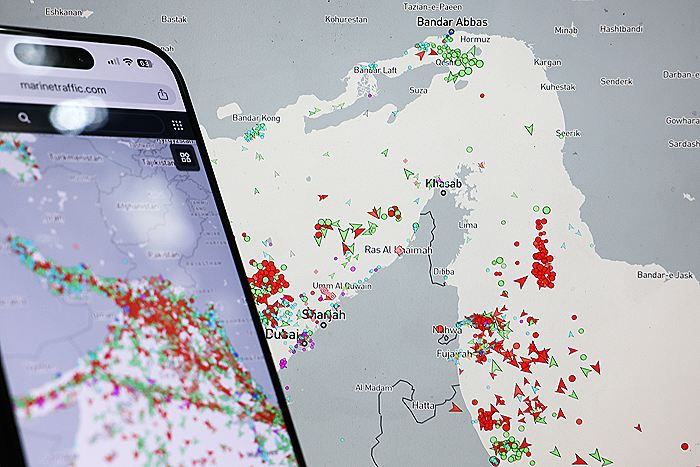 СМИ сообщили, что Иран продолжает отправлять крупные партии нефти через Ормузский пролив