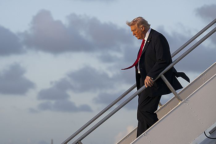 Трамп заявил, что еще не решил, стоит ли отправлять войска в Иран