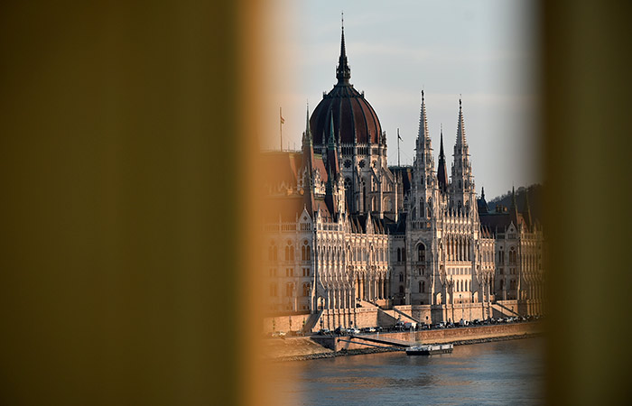 Парламент Венгрии принял резолюцию против помощи Украине и ее членства в ЕС