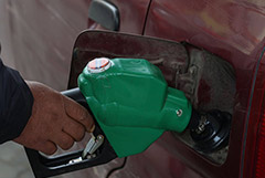 Bloomberg узнал, что ослабление нефтяных санкций США против РФ коснется поставок в Индию