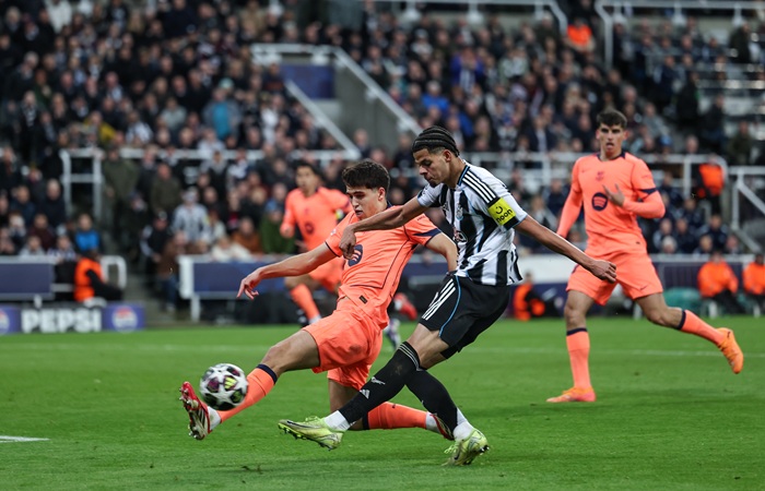 "Барселона" сыграла вничью с "Ньюкаслом" в первом матче 1/8 финала ЛЧ