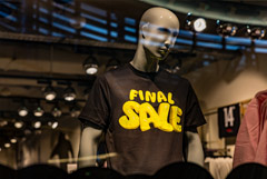 В московских ТЦ крупные ритейлеры продолжают закрывать магазины