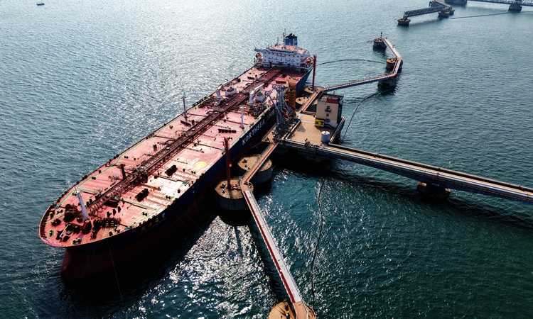 Штаты разрешили продажу российской нефти, загруженной на суда до 12 марта