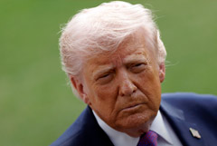 Трамп предположил, что Россия, возможно, "немного помогает" Ирану