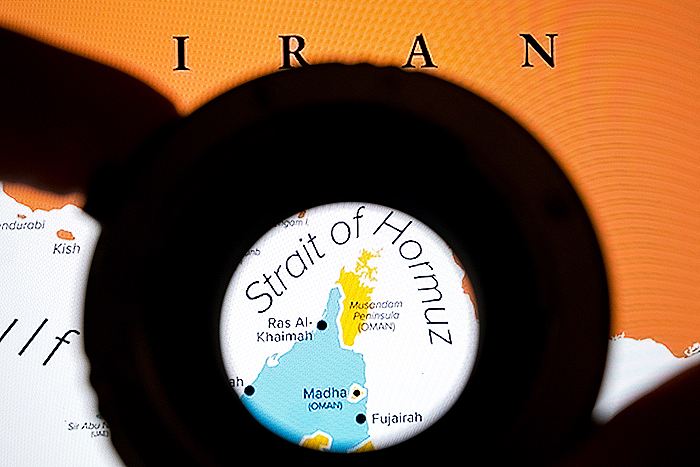 Иран задумался о том, чтобы принимать оплату в юанях за проход через Ормузский пролив