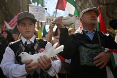 Сторонники Орбана и его противники собираются на митинги в Будапеште