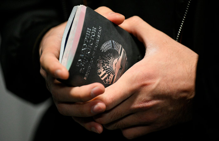 Дума приняла в I чтении проект об изменении условий выдачи патентов мигрантам