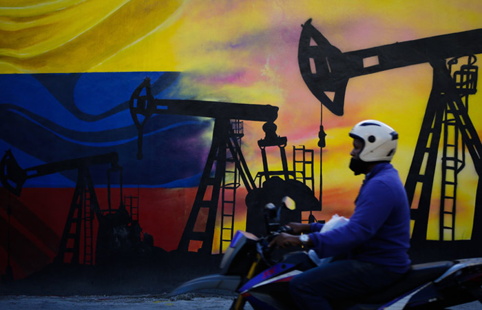 CША ослабят санкции против венесуэльского нефтяного сектора