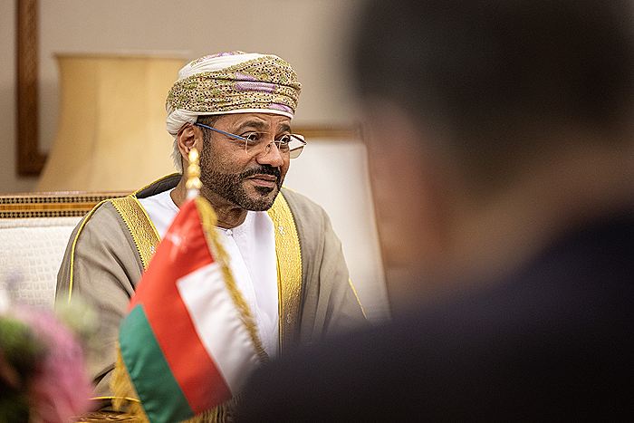 Глава МИД Омана полагает, что США утратили контроль за своей внешней политикой