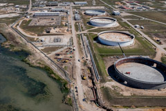 США начнут выпускать из резервов по 1-1,5 млн б/с нефти, позже - до 3 млн б/с