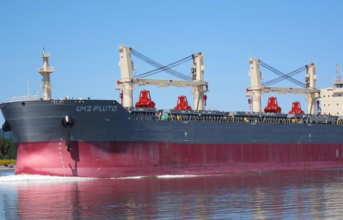 Шедшее из Мурманска в Колумбию грузовое судно запросило помощь в Норвежском море