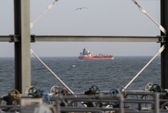 Иран укрепляет оборону острова Харк