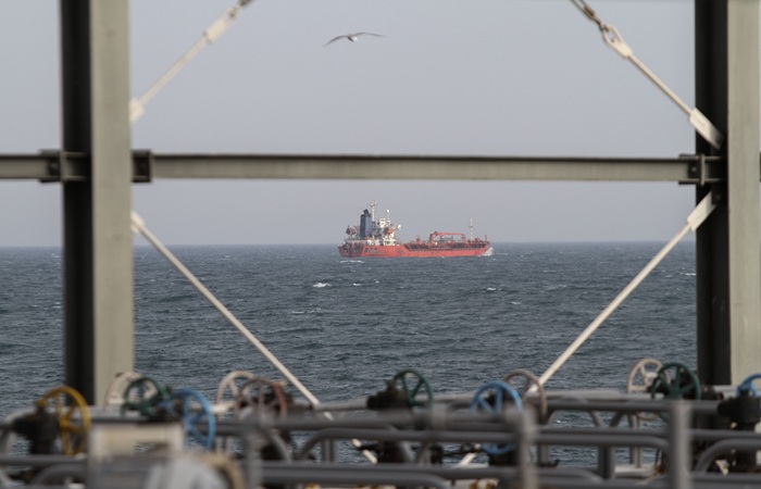 Иран укрепляет оборону острова Харк