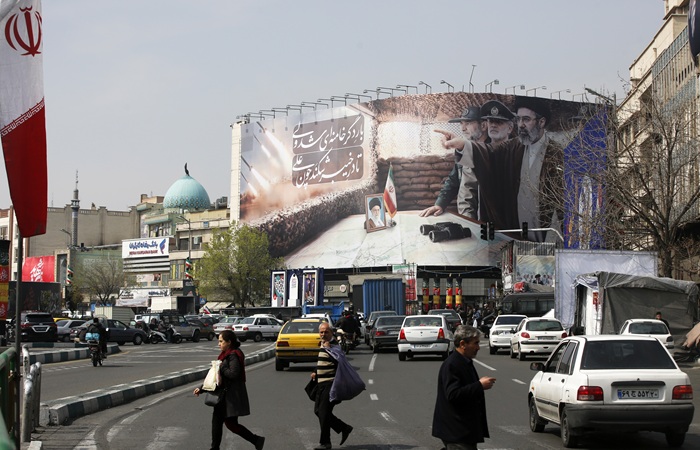 Тегеран изучает полученные от США предложения, но переговоров не ведет