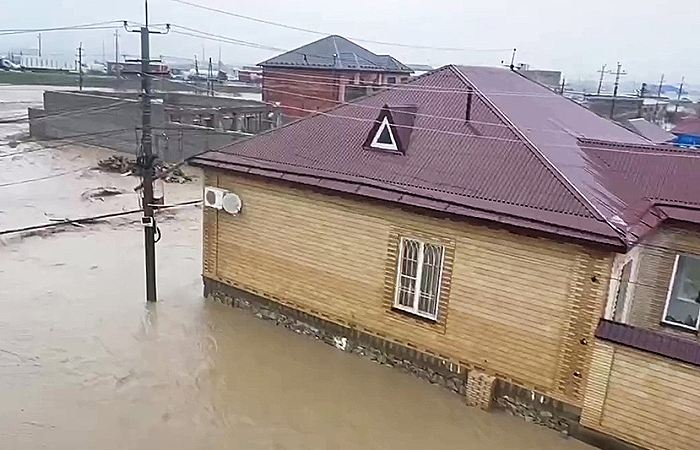 Приостановлено портовое производство в Дагестане из-за непогоды