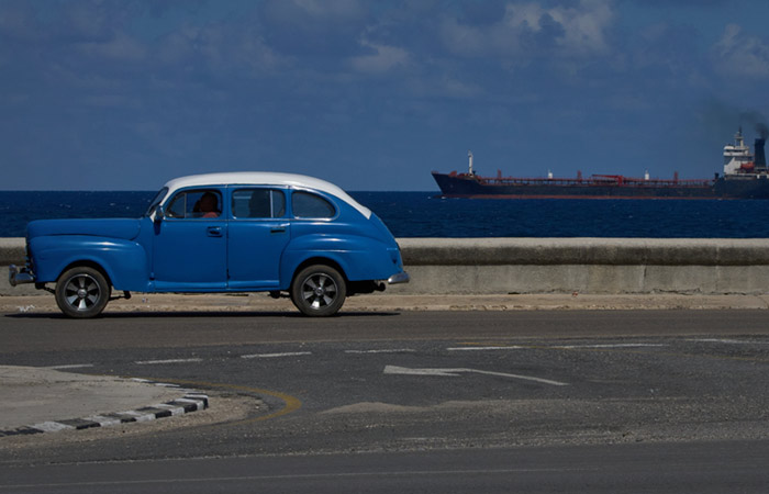 Российский танкер с гуманитарным грузом в 100 тыс. тонн нефти прибыл на Кубу