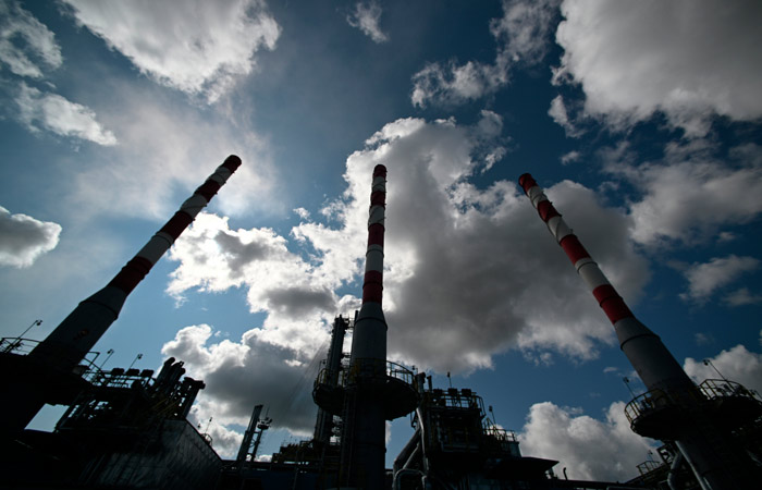 Один человек погиб, 50 пострадали при пожаре на "Нижнекамскнефтехиме"