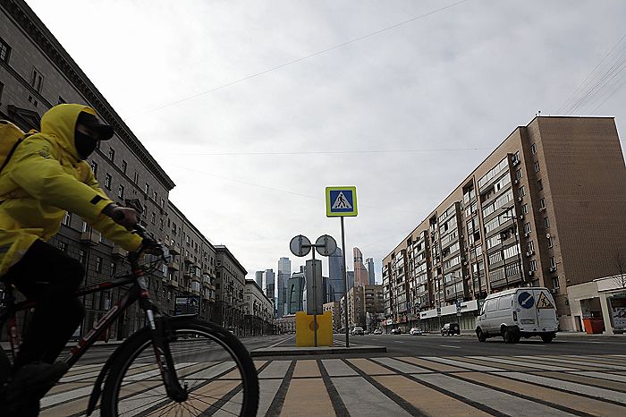 В Москве планируют запретить курьерам на электровелосипедах ездить по тротуарам