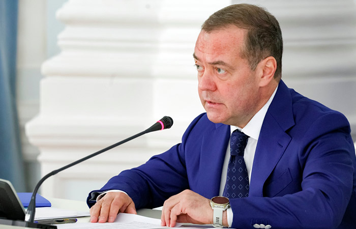 Медведев призвал не допускать создание этнических анклавов в России