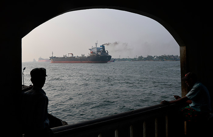 Мантуров заявил о готовности РФ обеспечивать поставки в Индию удобрений, нефти и СПГ