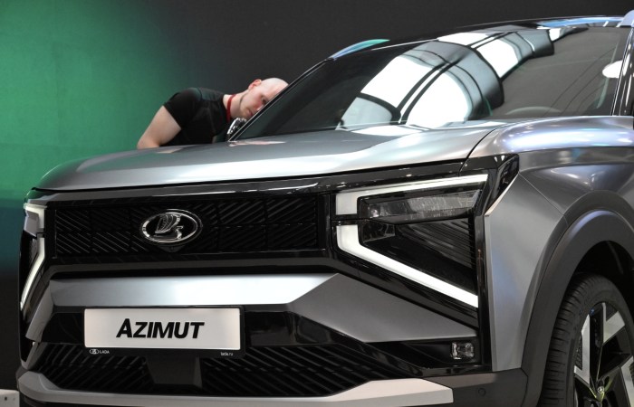 "АвтоВАЗ" в майский корпоративный отпуск подготовится к выпуску Lada Azimut