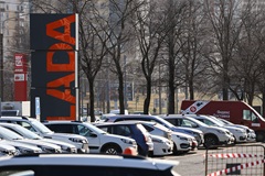 Продажи легковых Lada в РФ в I квартале снизились на 17,4% на фоне роста авторынка на 7,3%