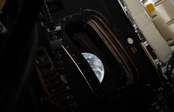 Пилотируемый космический корабль "Орион" пролетел уже более половины пути до Луны