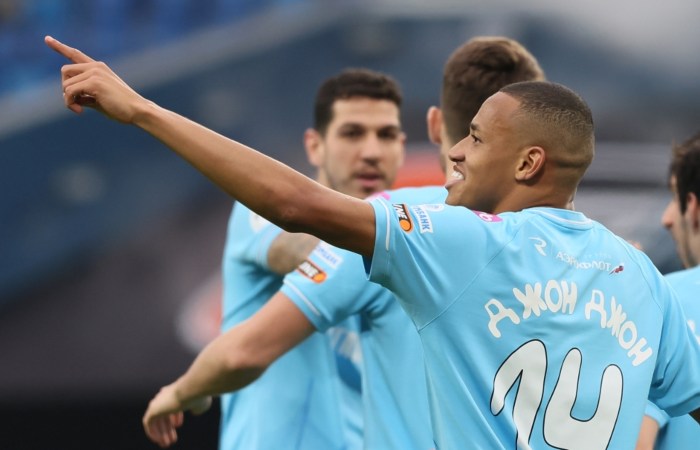 "Зенит" обыграл "Крылья Советов" в чемпионате России по футболу