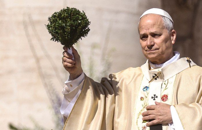 Папа римский призвал мировых лидеров сложить оружие и выбрать путь диалога