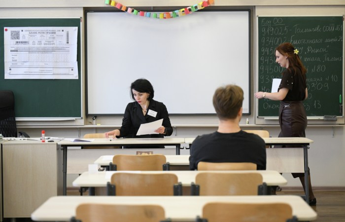 Кравцов призвал взвешенно подойти к идее 10-летнего обучения в школах