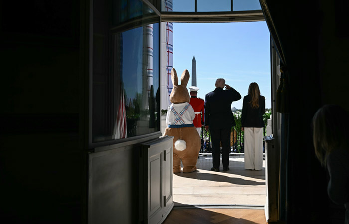 Дональд и Мелания Трамп провели в Белом доме ежегодное пасхальное катание яиц