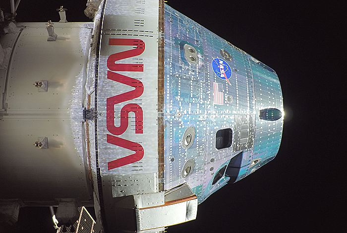 Пилотируемый лунный корабль Orion в пятницу вернется на Землю