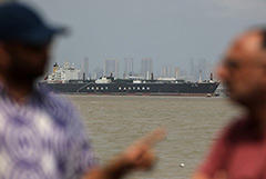 Иран намерен брать с танкеров пошлину в $1 за баррель за проход через Ормузский пролив