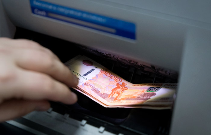 Банк России прокомментировал нетрадиционный всплеск спроса на наличные в марте